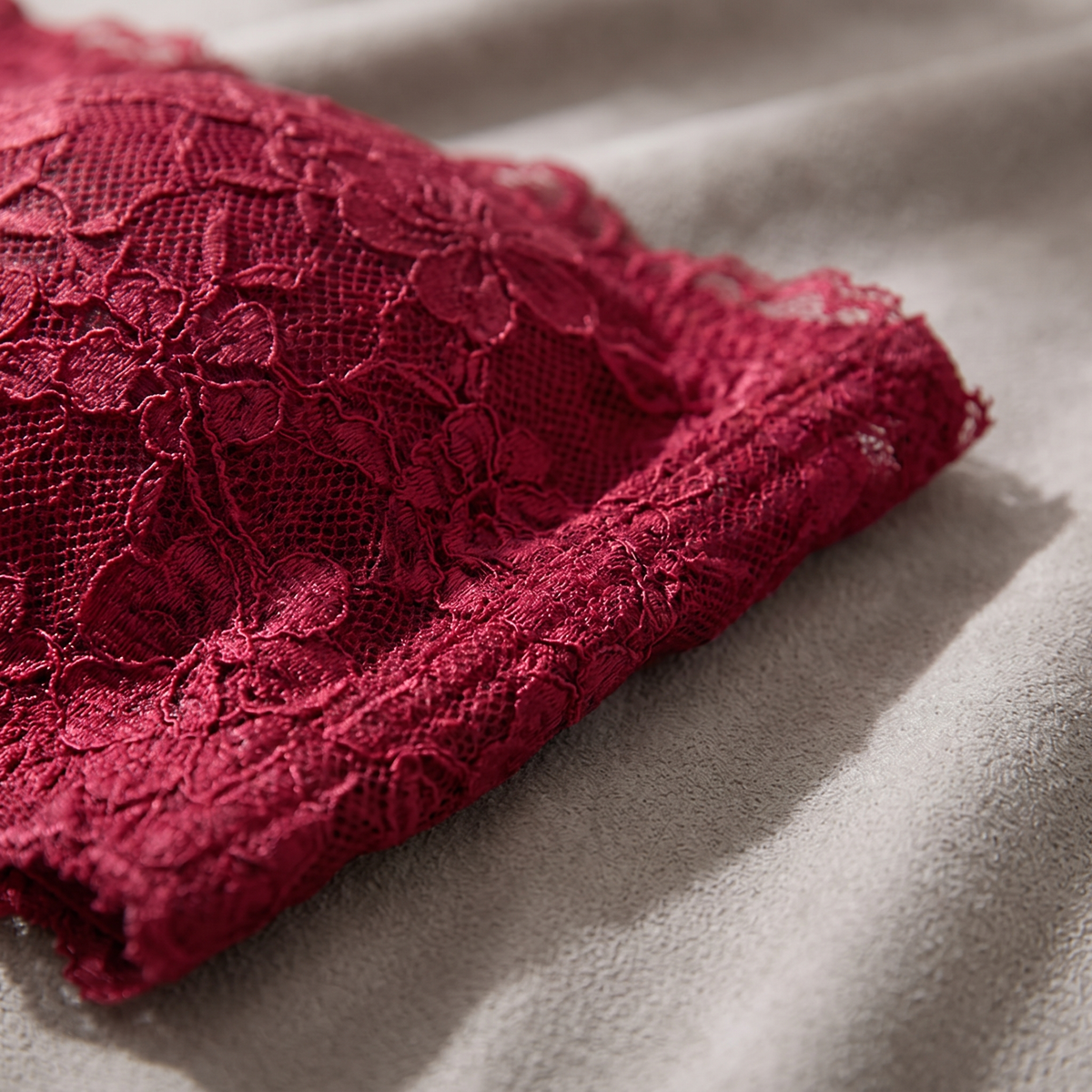 Avéline Floral Lace Strapless Bandeau Bra