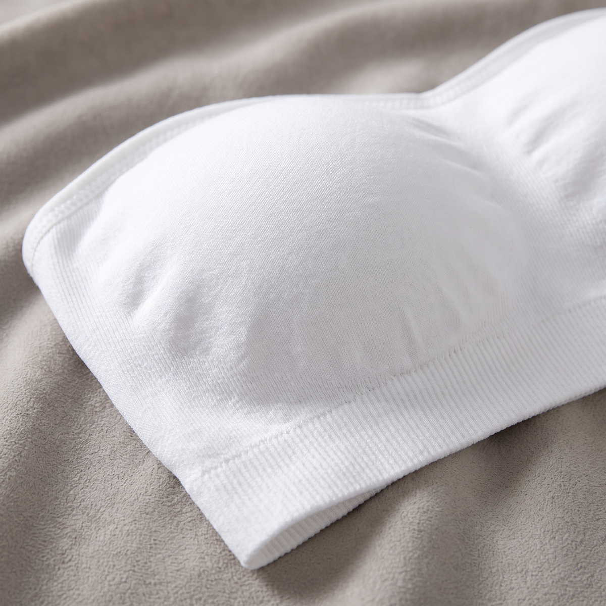 Avéline Strapless Bandeau Bra with Removable Pads