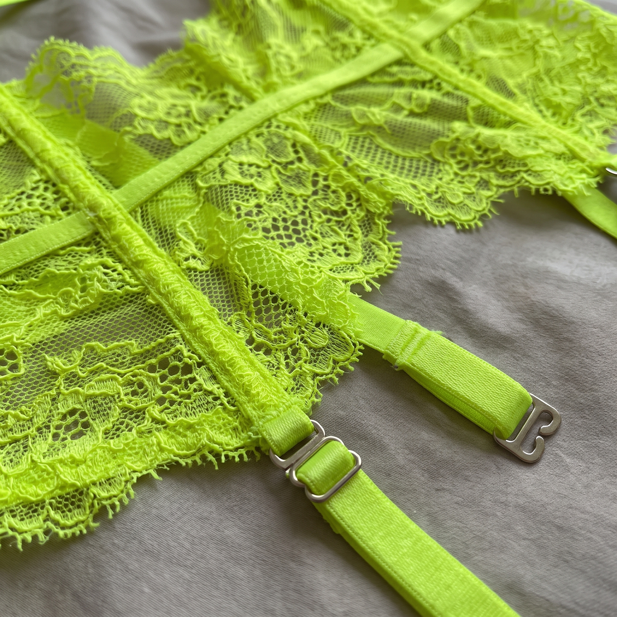 Avéline Lace Bra & Panty Set with Garter Belt