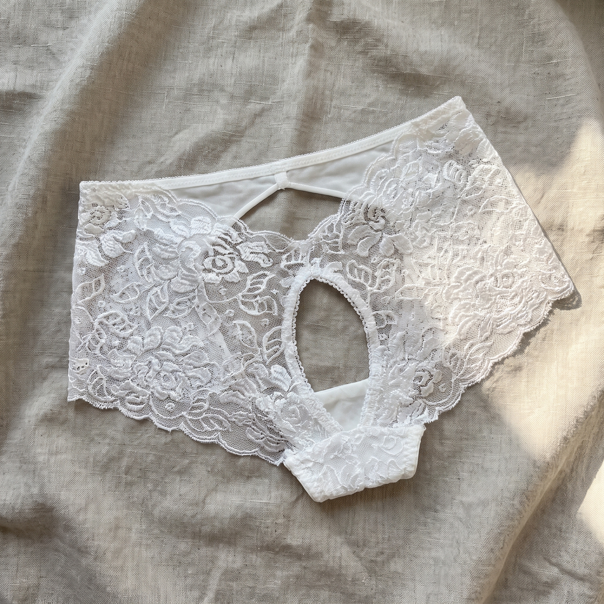 Avéline Floral Lace Open-Back Panties