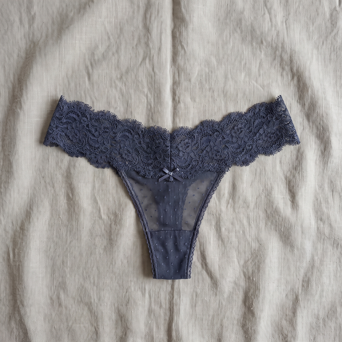 Avéline Lace Backless Low-Rise Briefs