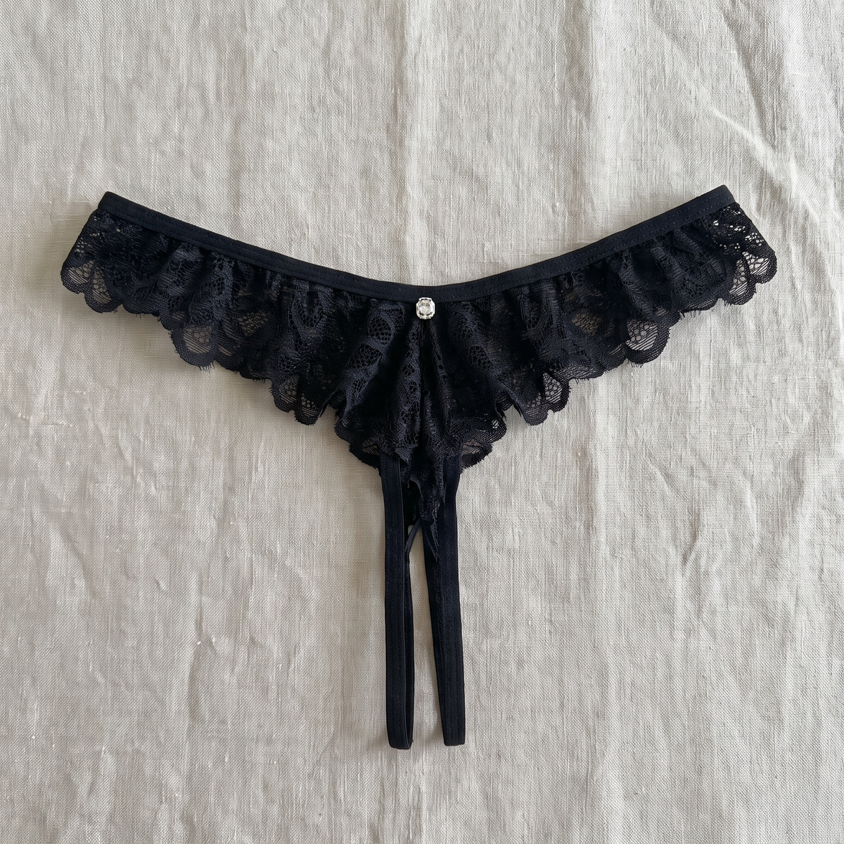 Avéline Lace Criss-Cross Thong